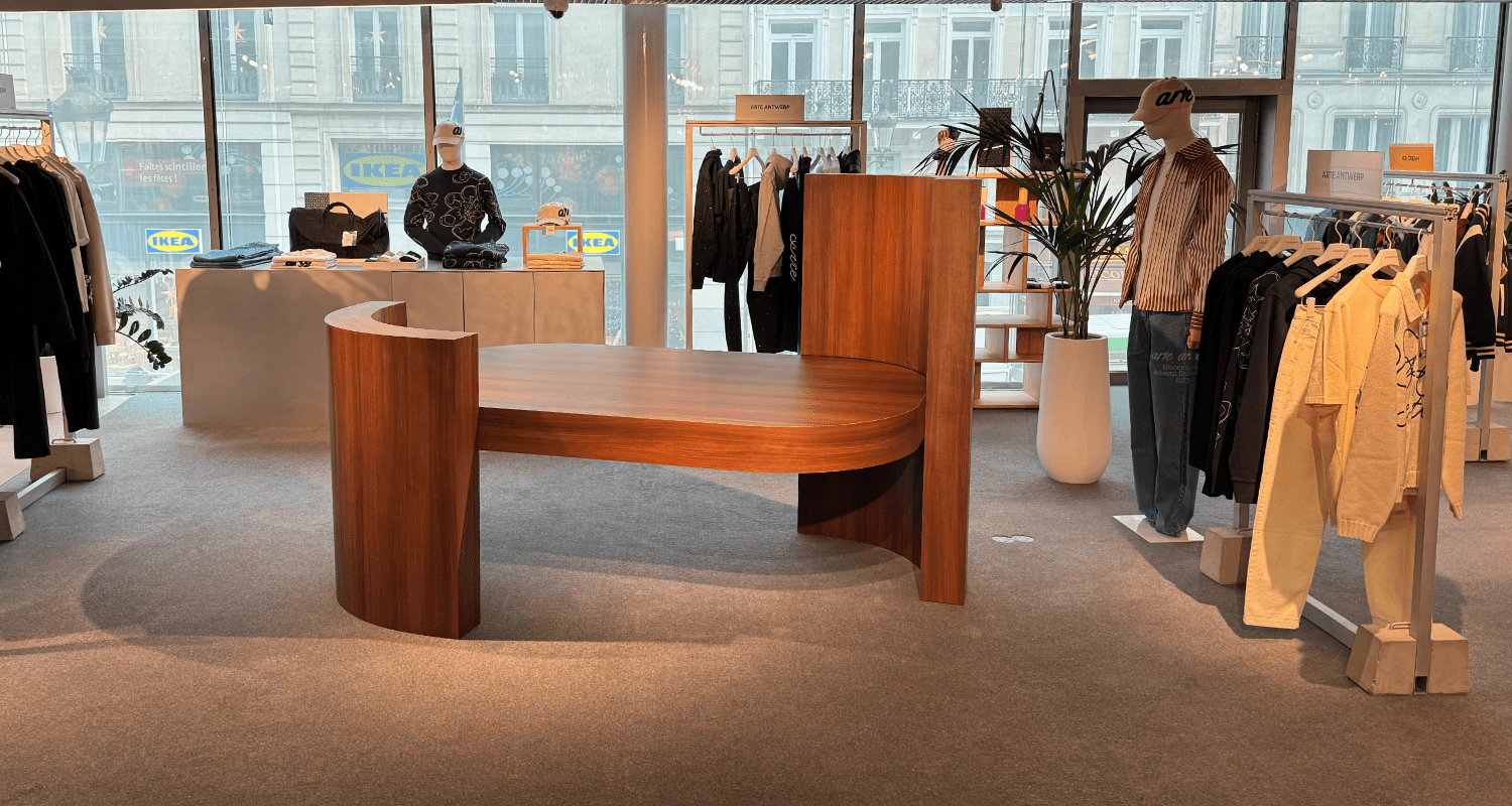 Display tafel, maatwerkproject van Weij Maatwerk en Interieur