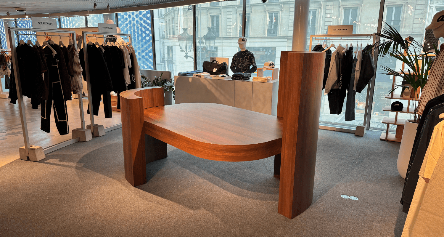 Display tafel, maatwerkproject van Weij Maatwerk en Interieur