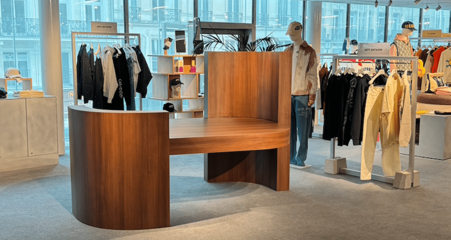 Display tafel, maatwerkproject van Weij Maatwerk en Interieur