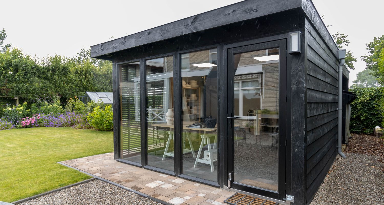 Werkruimte in de tuin, maatwerkproject van Weij Maatwerk en Interieur