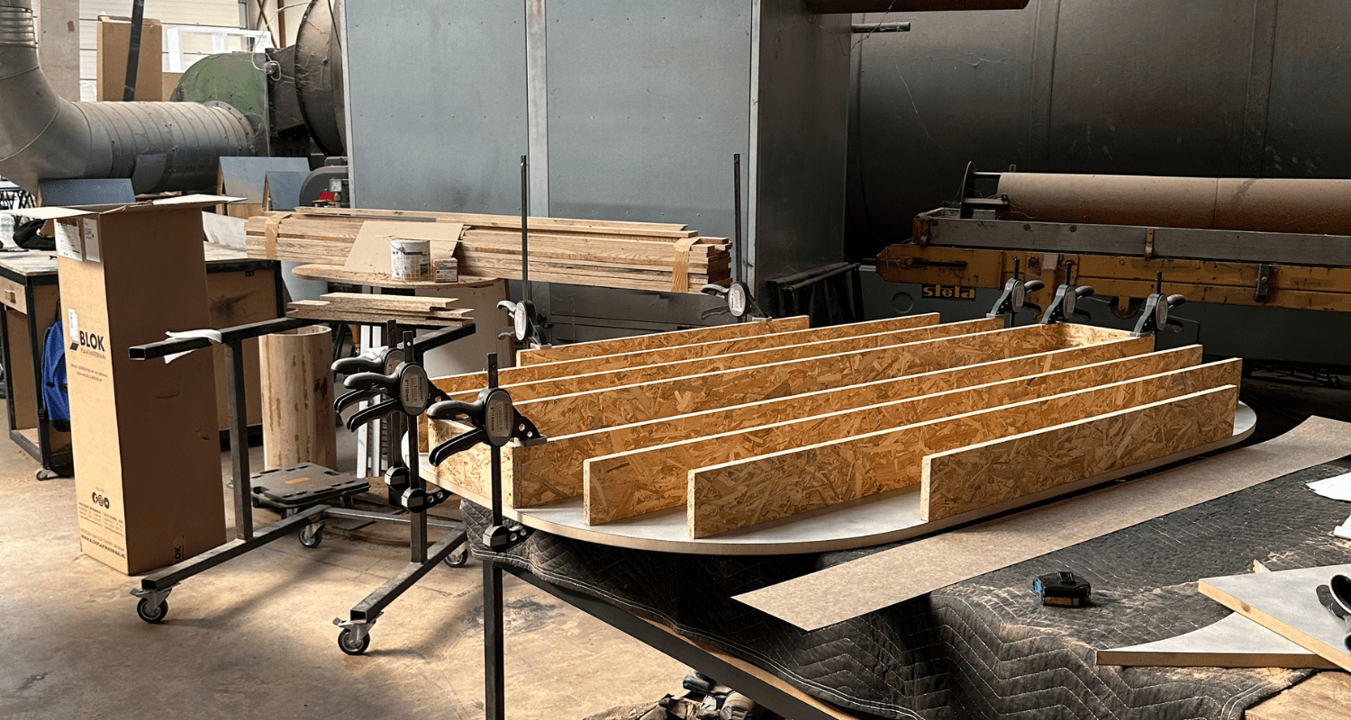 Display tafel, maatwerkproject van Weij Maatwerk en Interieur