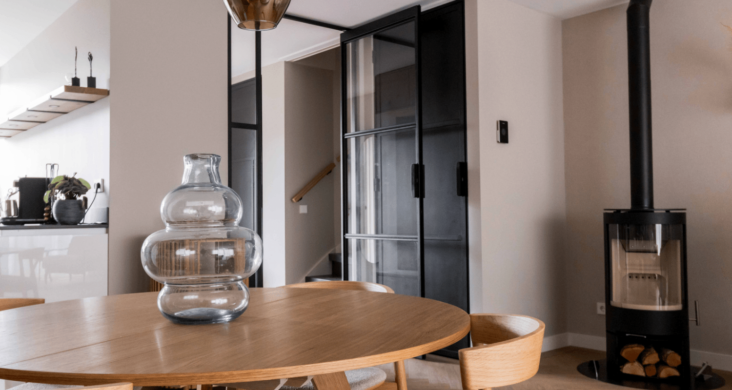 Modern eiken interieur, maatwerkproject van Weij Maatwerk en Interieur