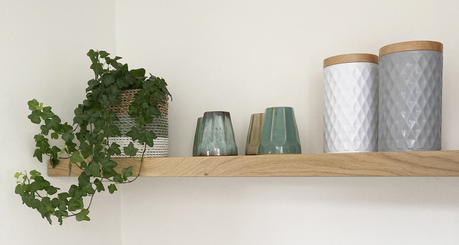 Wandplank rustiek eiken, maatwerkproject van Weij Maatwerk en Interieur