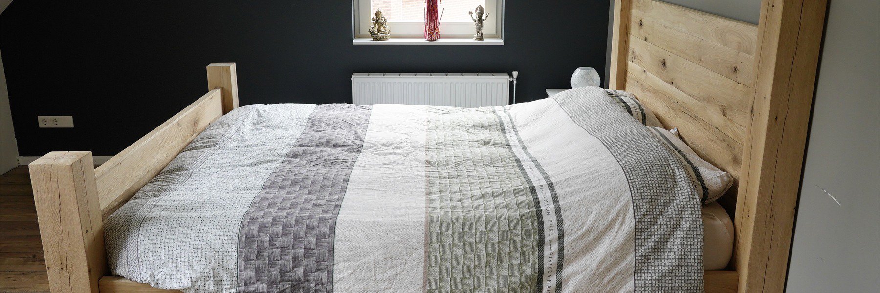 Stoer rustiek eiken bed