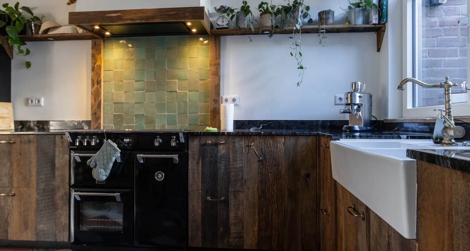 Robuust eiken keukenfronten, maatwerkproject van Weij Maatwerk en Interieur