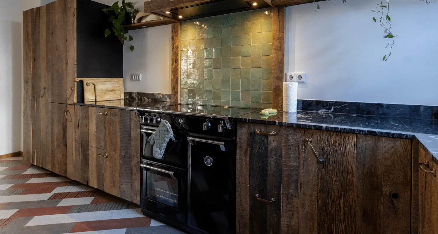 Robuust eiken keukenfronten, maatwerkproject van Weij Maatwerk en Interieur
