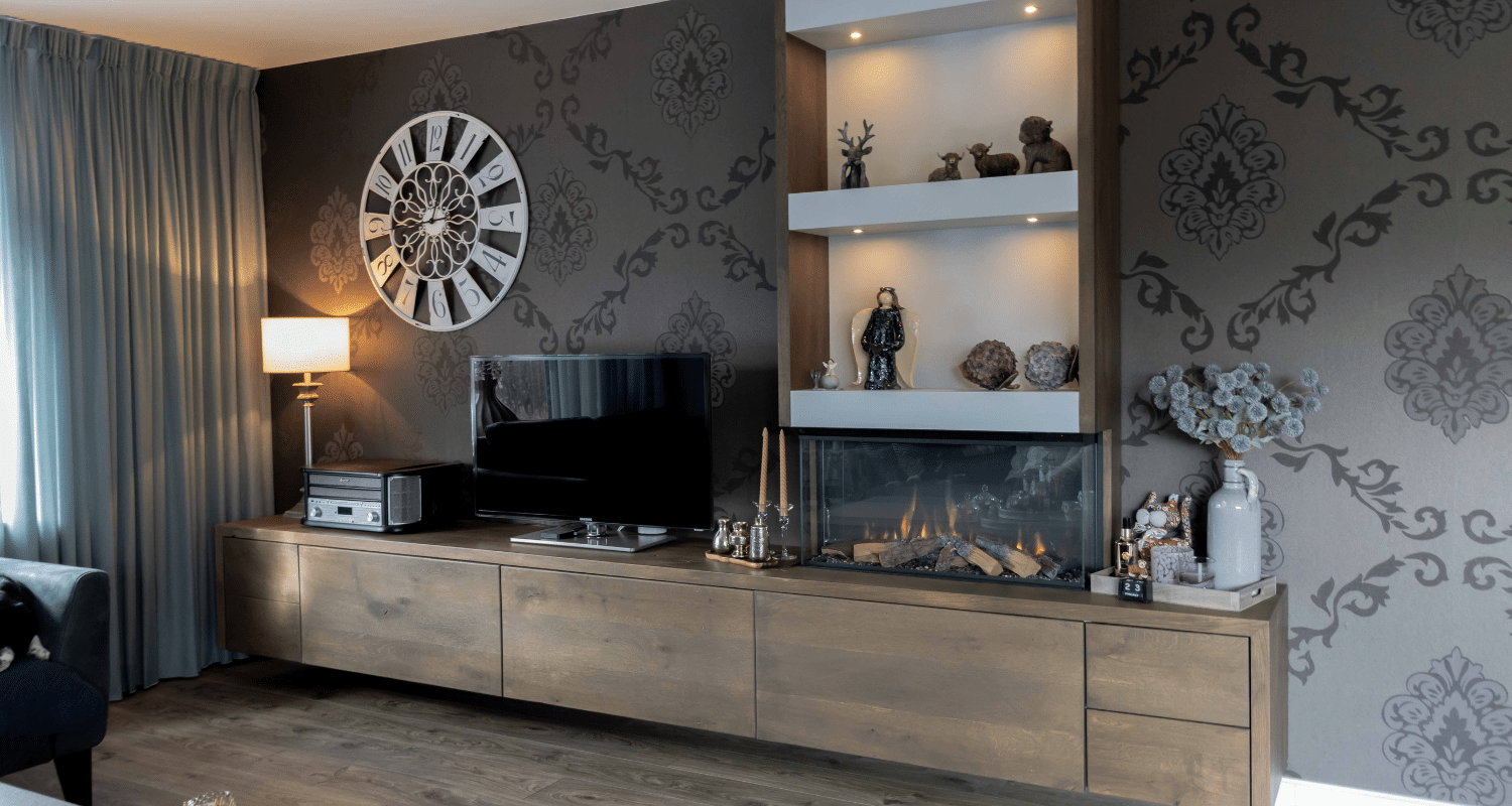 Tv meubel met geïntegreerde kachel, maatwerkproject van Weij Maatwerk en Interieur