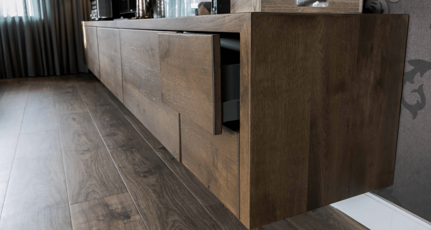 Tv meubel met geïntegreerde kachel, maatwerkproject van Weij Maatwerk en Interieur