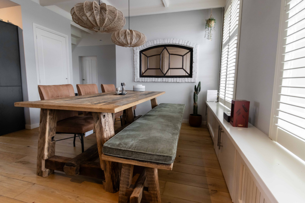 Maatwerk met Amerikaans notenhout en Barnwood Robuust, maatwerkproject van Weij Maatwerk en Interieur