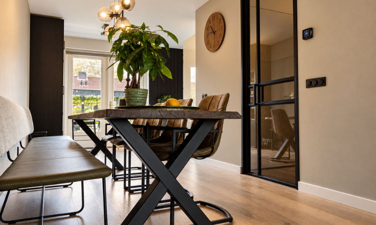 Maatwerk interieur van eikenhout en staal