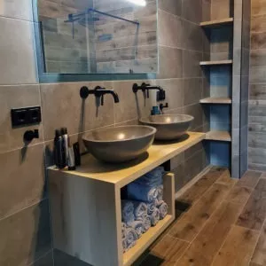 Zwevende badkamer plank