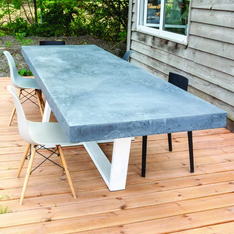 Massief betonnen tafel